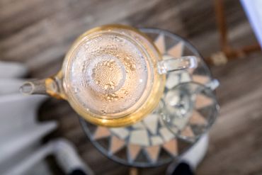 Tee trinken bei einer Kosmetischen Behandlung im Vogelsberg bei Birgit Löffler Kosmetikstudio